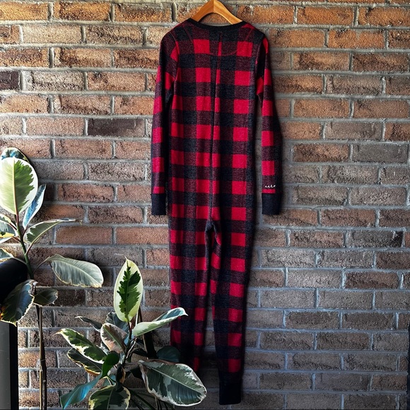 AREOPOSTALE | Multiple Red & black checked long sleeve onesie one piece pyjama - Picture 4 of 5